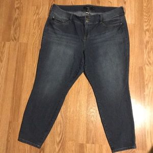 TORRID SIZE 24R SUPER STRETCH JEGGING MEDIUM WASH